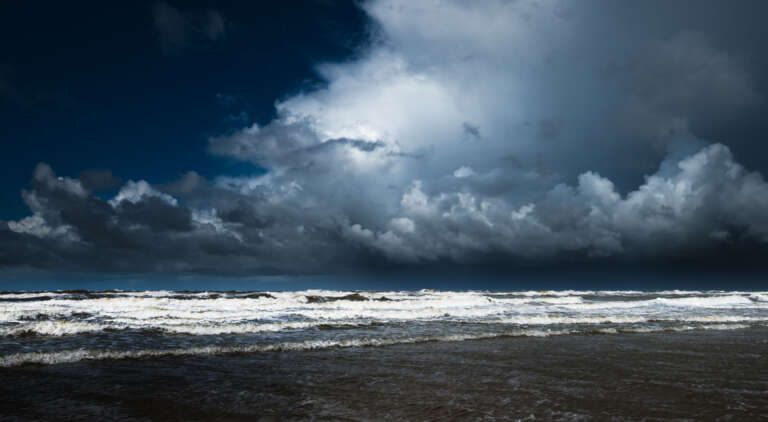Meeresfotografie – Sturmwolken vor Sankt Peter-Ording
